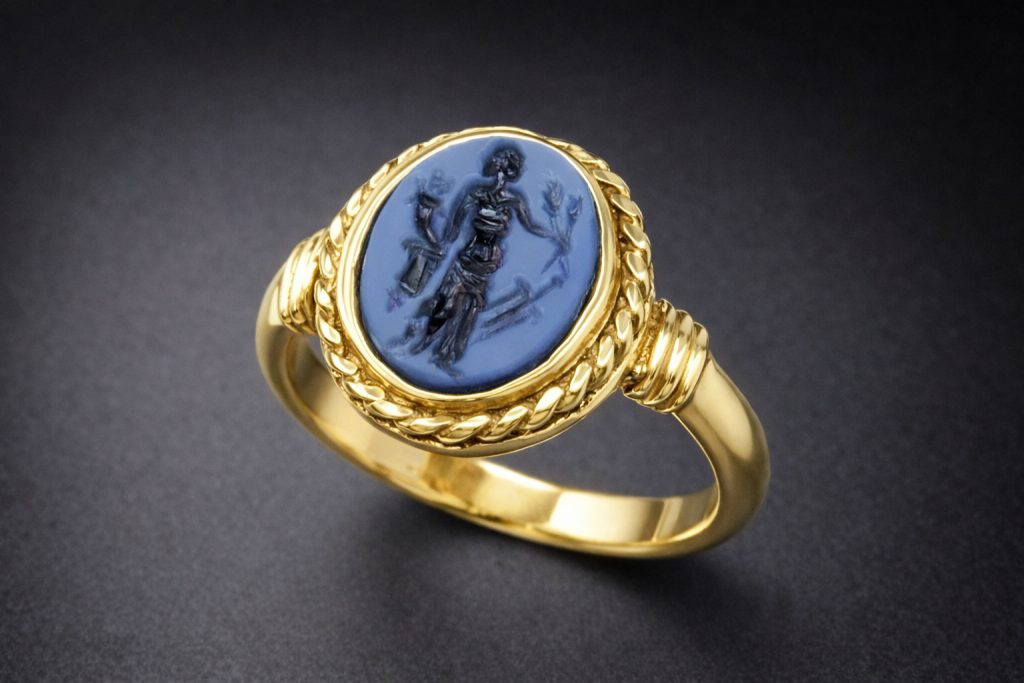 Römischer Ring aus Gold mit Gemme Fortuna, Replik-Shop