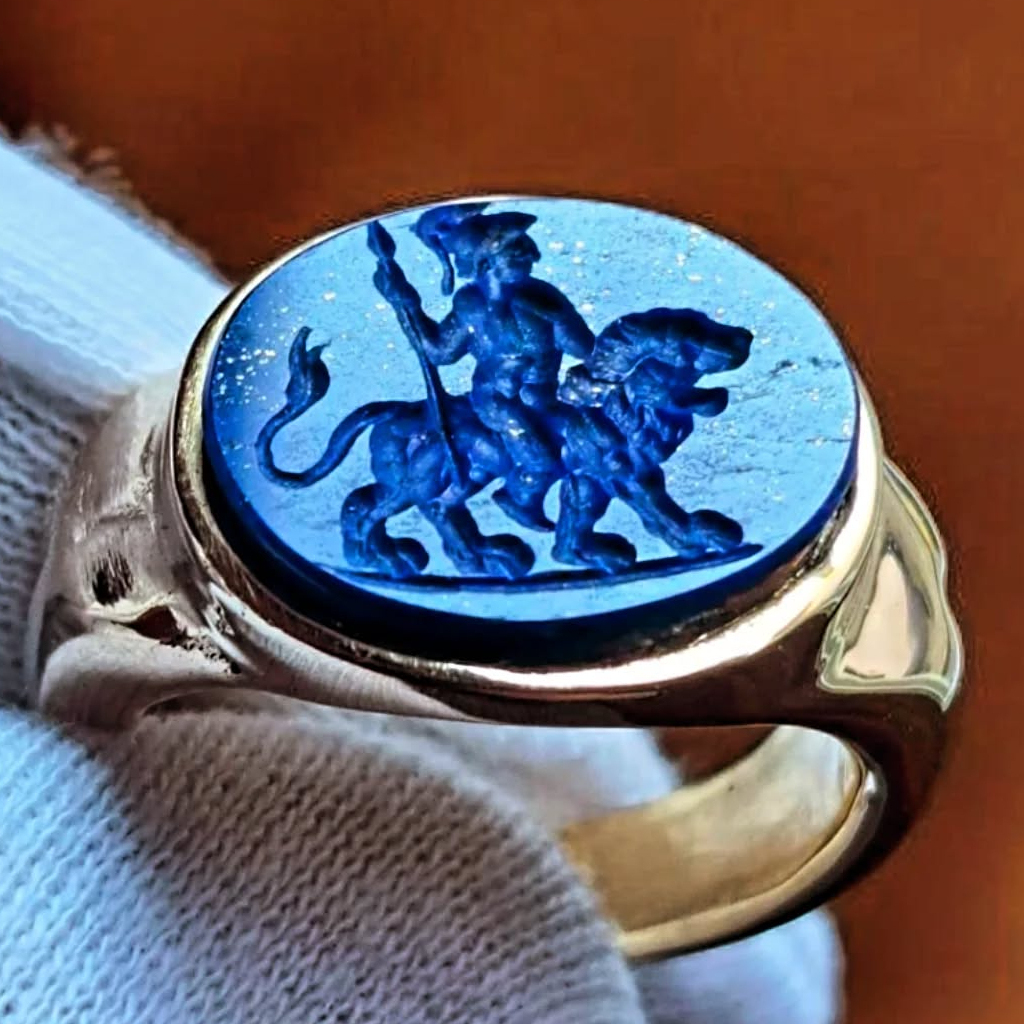 Römischer Ring Gold, mit Gemme Mars, auf Löwen reitend